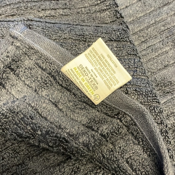 New Towel set - Picture 2 of 5